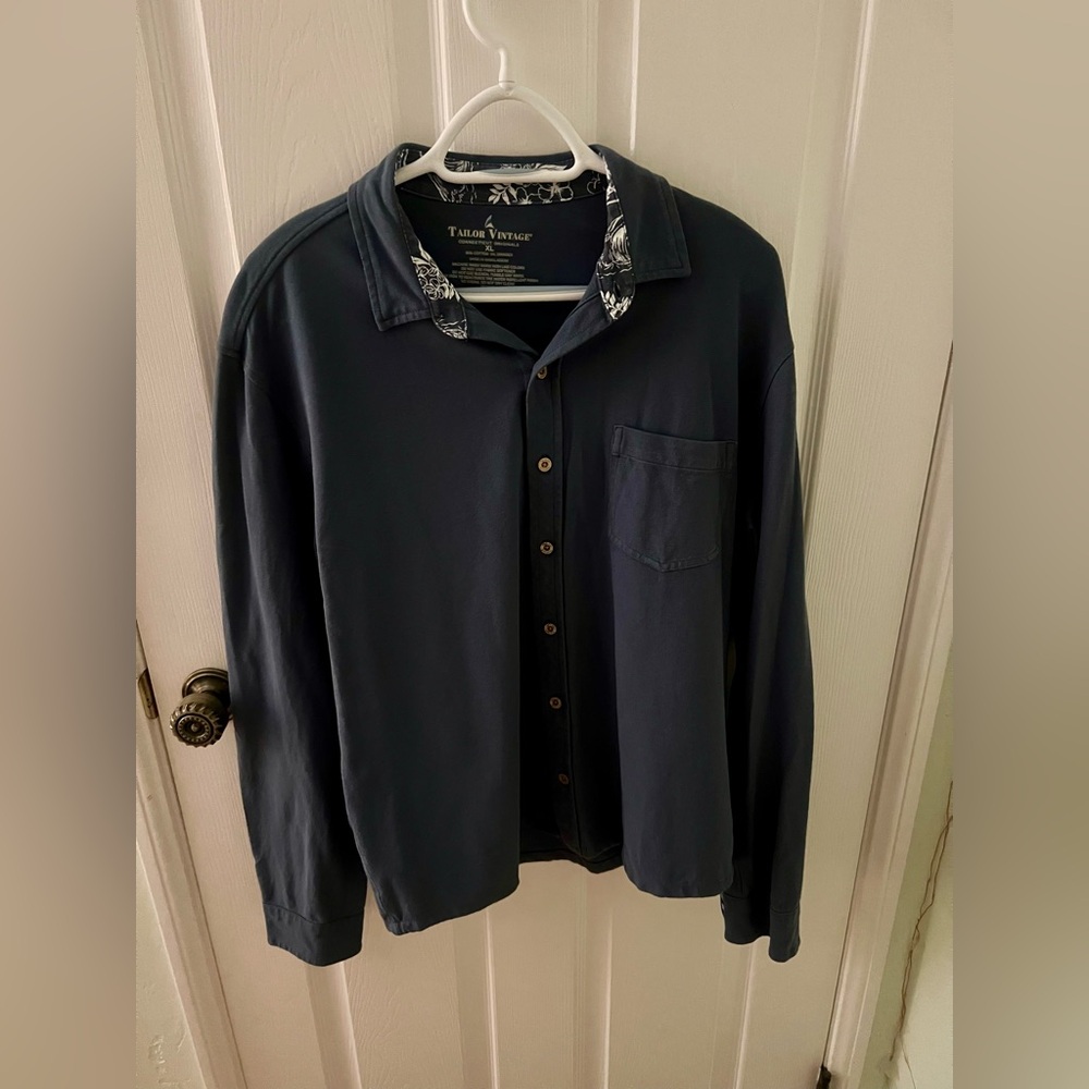 Tailor Vintage Long-Sleeve Button Shirt with Printed Collar and Cuff Accents XL
